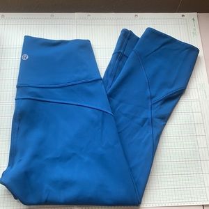 Lululemon In Movement 23” Crop Size 4 LIKE NEW